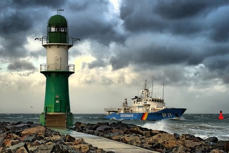 Boat w Lighthouse - picture, lighthouse, boat, beautiful