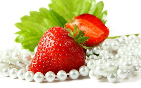 Strawberry and Pearls - pearls, nice, beauty, strawberry, photography, delicate, still life, white, cool, pretty, harmony, necklace, lovely, fruit, beautiful, red, colors, photo, elegantly