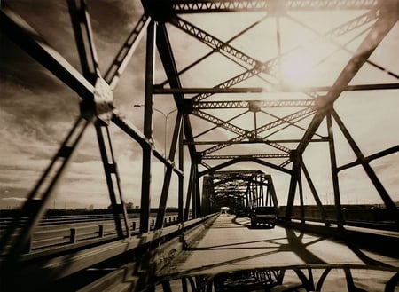 Sydney harbour bridge - pic, cars, harbour, photo, south, sun, sydney, image, road, architecture, australia, photograph, picture, country, colorless, bridge, wall, wallpaper