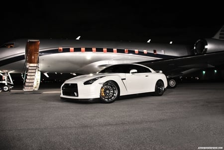 Nissan-Gtr - plane, gtr, white, nissan