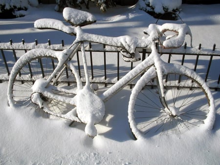 Rest - winter, iarna, photo, rest, bicycle, white, fence, park, snow