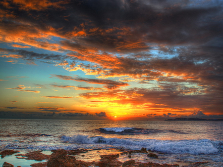 Night is coming - come, water, sun, ocean, night, sky, reflection, clouds, light, sunlight, sea, nature, waves, colorful