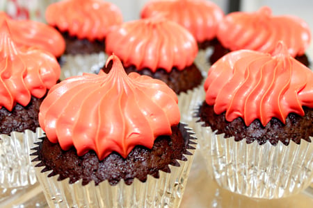 Cupcakes with orange cream - cream, cupcakes, orange, sweet, chocolate, food