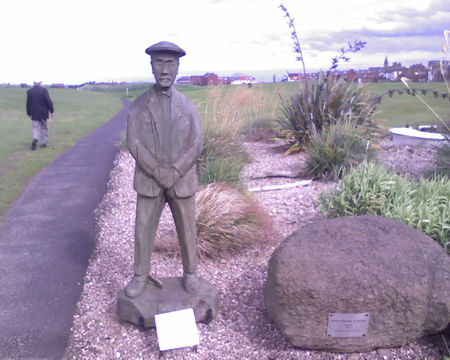 North Berwick Golf Course - north berwick, man, golf, statue