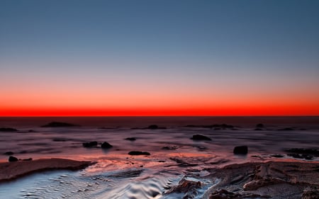 Red Horizon - beaches, horizon, pc, hot, panorama, colorful, widescreen, amazing, view, cool, evening, paysage, afternoon, cena, multi-coloured, computer, wallpaper, scenario, waves, beautiful, photoshop, stones, line, beauty, nice, sky, photography, water, reflux, image, multicolor, clouds, desktop, sand, scene, landscapes, morning, paisagem, background, day, paisage, picture, colours, red, blue, cenario, scenery, awesome, colors, photo, gray