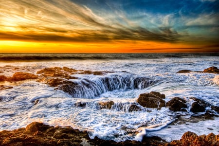 Thor's Well - clouds, pretty, water, thors, well, beautiful, sea, ocean, oregon, sunset, chasm, cooks, sky, rocks