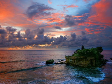 Sunset Over the Indian Ocean - ocean, indian, clouds, beautiful, island, orange, sunset, sea