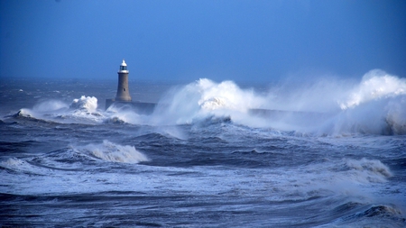 lighthouse - storm, waves, white peaks, lighthouse