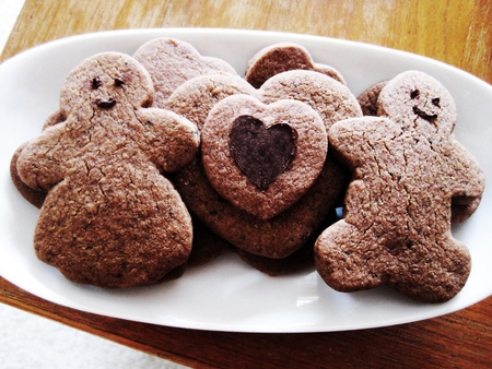 Small People and Heart Biscuit - brown, people, heart, small, cakes