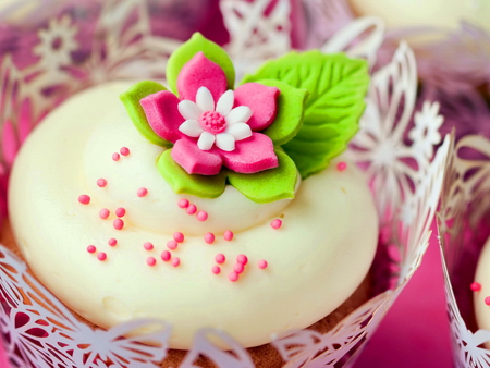 Yummy - candy, cake, yummy, tasty, arrangement, sweet, flower