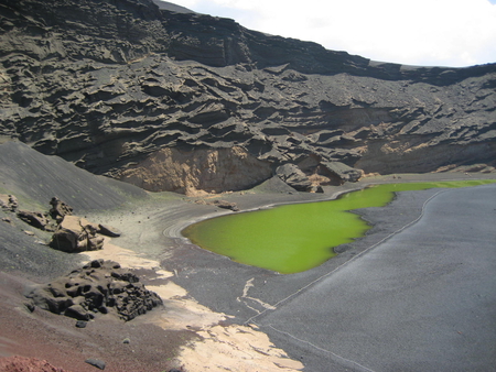 Lanzarote El Golfo - ocean, beach, sky, mountain, shore, vulcano, black, nature, white, ocea, clouds, red, lanzarote, green, sea, sand