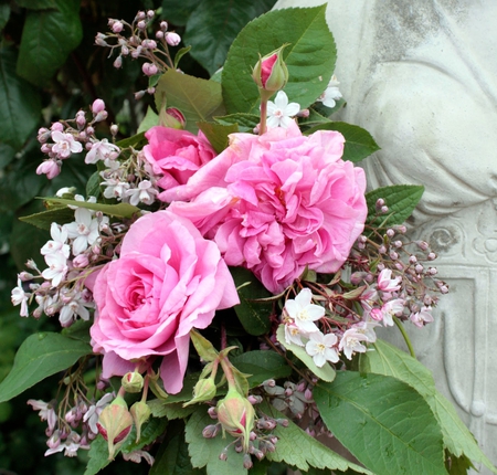 Small bunch of flowers - roses, modest, nature, small, beauty, color, bouquet, pink