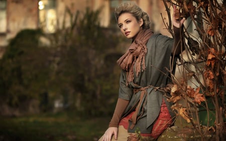 Beautiful Model - leafs, people, nature, beautiful, autumn, models, celebrity