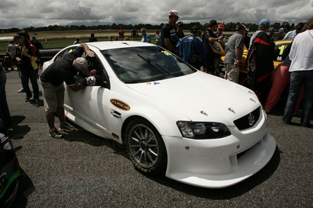 V8 Holden Supercar - v8, supercar, holden, racing