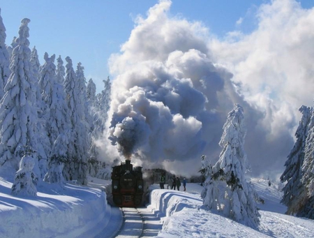 *Vacanta de Iarna* - fum, munte, tren, zapada