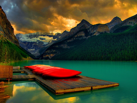 Before the night coming - lake, sky, boats, mountain, peaceful, come, night, calm, clouds, emerald, red, green, waters, afternoon, before