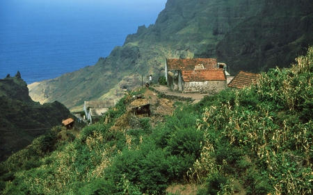 house in the gorge - house, sea, mountains, gorge