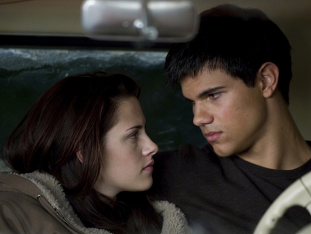 new moon - swan, jacob, bella, truck