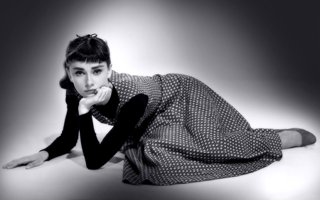 Audrey Hepburn - hollywood, w, cinema, classic, audrey hepburn, entropy