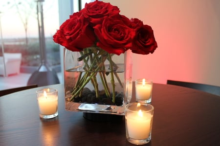 Evening for twoâ™¥â™¥ - festive atmosphere, candles, bouquet, wonderful, floral design, forever, evening, arrangement, love, magnificent, passion, fashion, you and me, entertainment, precious, hot red roses, lights