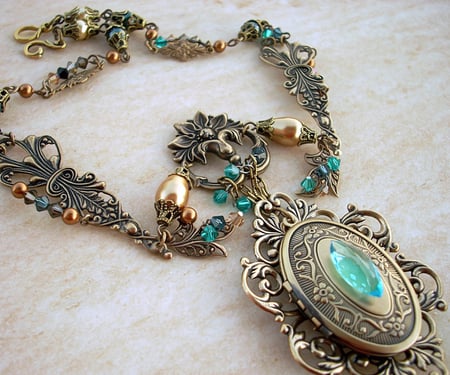 Emerald Amulet - necklace, nice, emerald, amulet