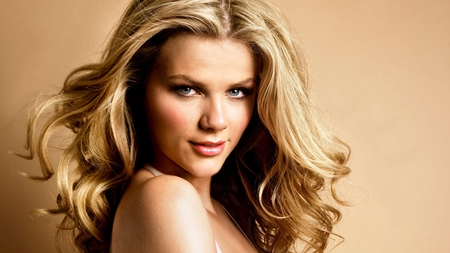 Brooklyn Decker - brooklyn decker, people, beautiful, actresses, models, celebrity