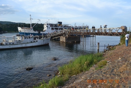 Nkhata-bay on Lake Malawi. - lake, people, mv ilala, bay